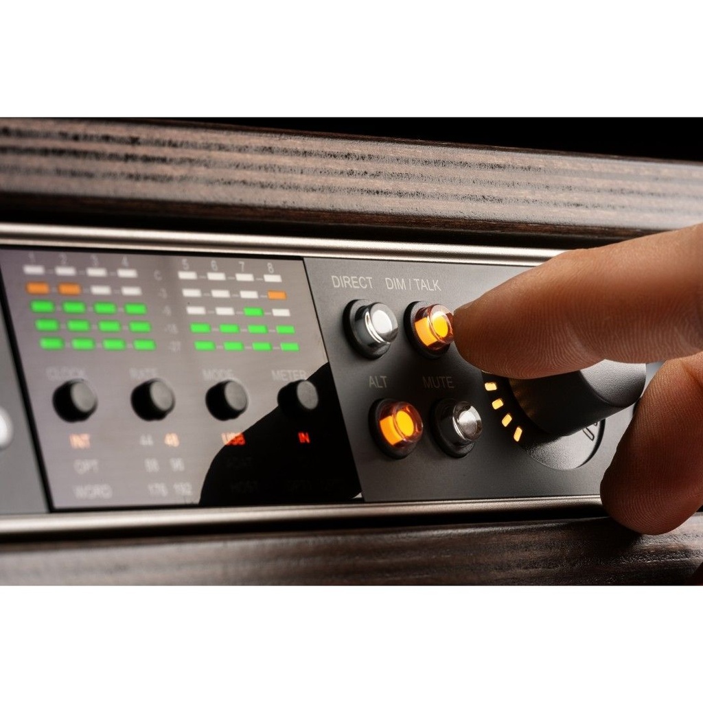 Universal Audio Volt  876 USB Kayıt Stüdyosu