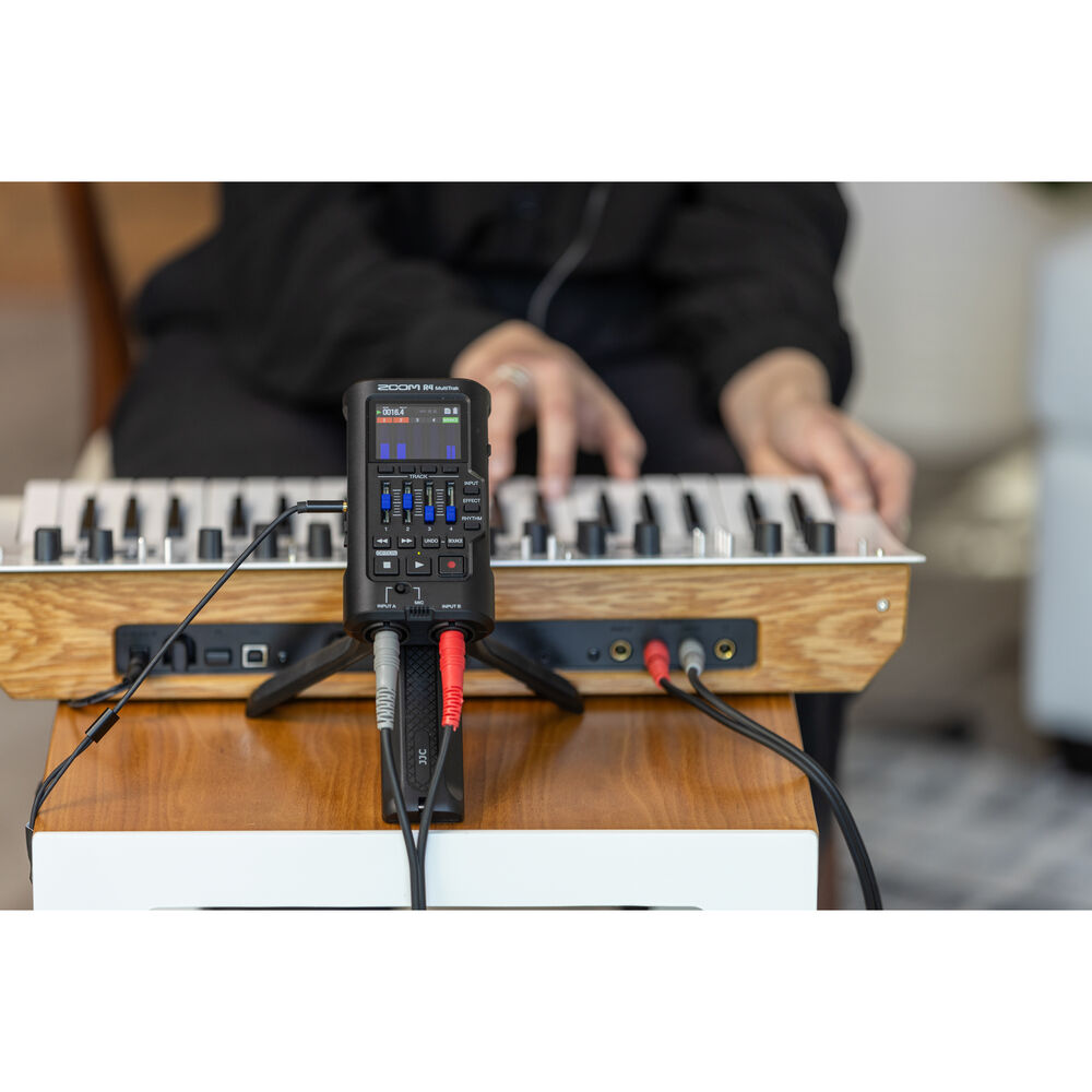 Zoom R4 MultiTrak SD Kayıt Cihazı ve USB Ses Kartı (Siyah)